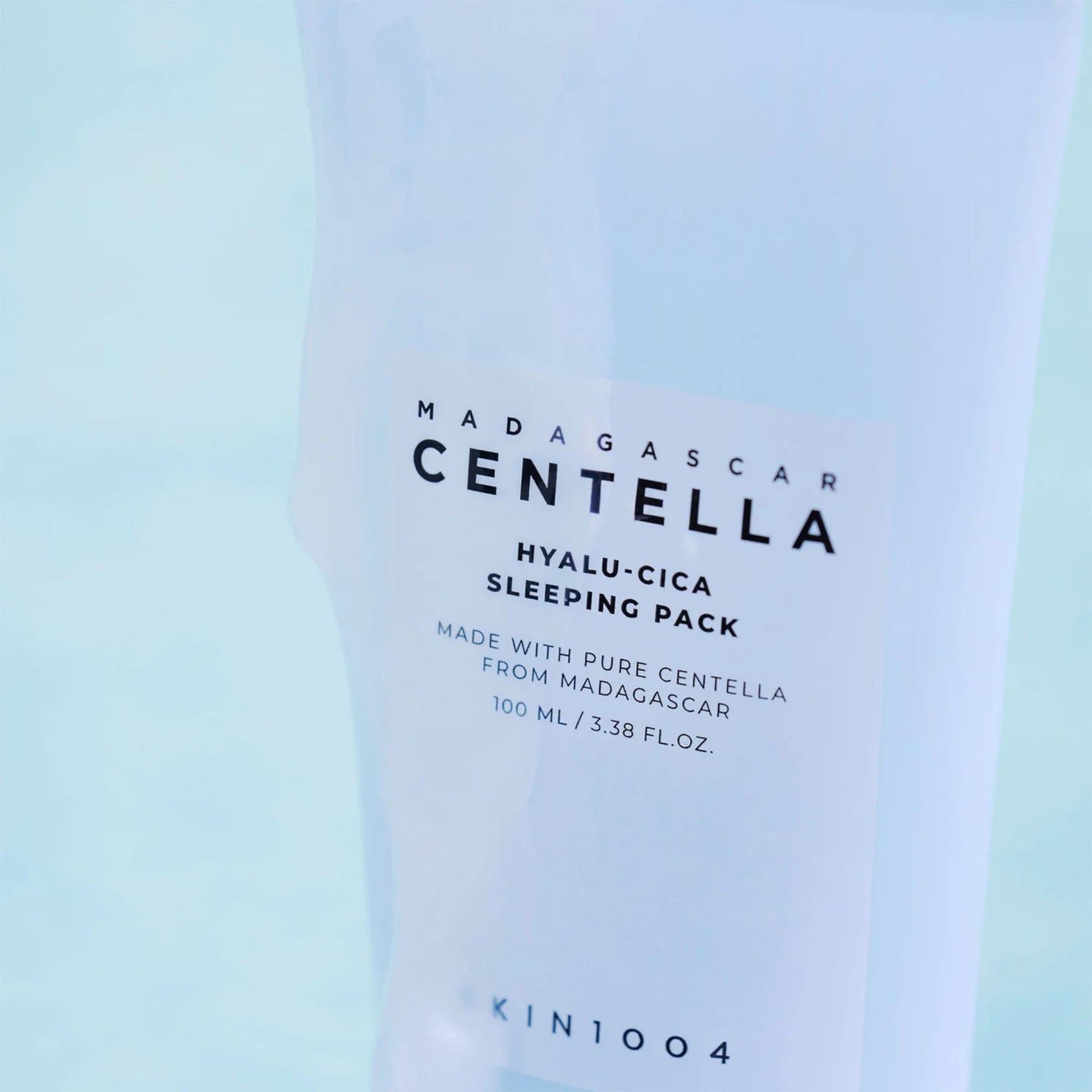 KIN1004 Madagascar Centella Hyalu-Cica sleeping pack on a light blue background